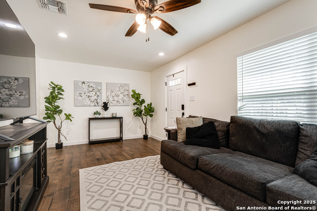 Image 6 of 26 For 5107 Clark  