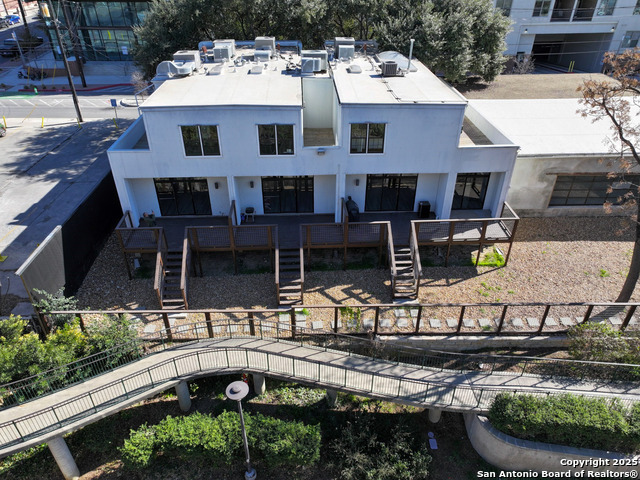 Listing photo id 8 for 1023 Avenue B