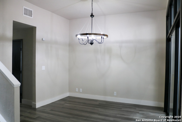 Listing photo id 4 for 1023 Avenue B