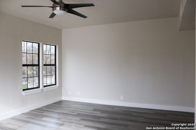 Listing photo id 6 for 1023 Avenue B