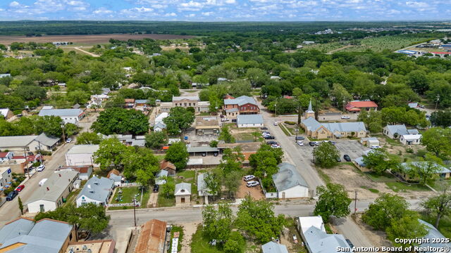 Listing photo id 8 for 1205 Lorenzo