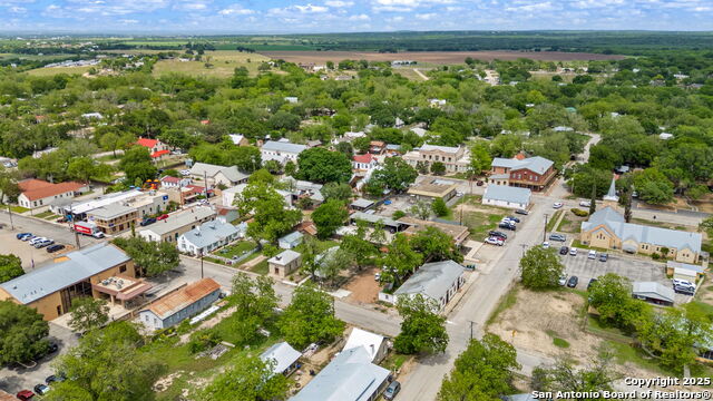 Listing photo id 9 for 1205 Lorenzo