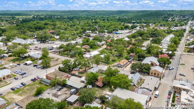 Listing photo id 13 for 1205 Lorenzo