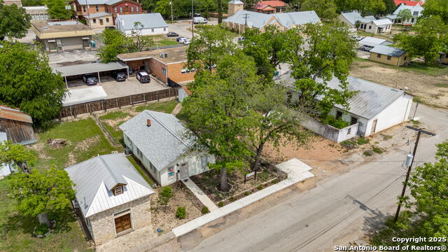 Listing photo id 14 for 1205 Lorenzo