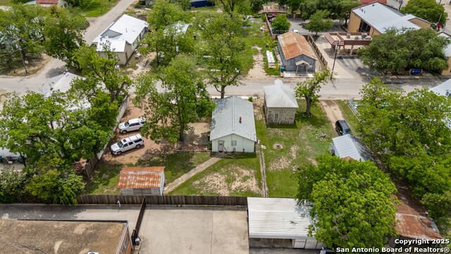 Listing photo id 17 for 1205 Lorenzo