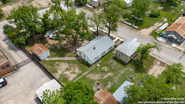 Listing photo id 18 for 1205 Lorenzo