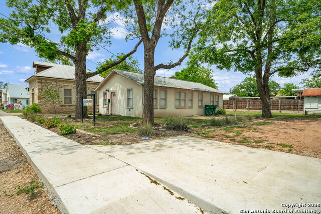 Listing photo id 3 for 1205 Lorenzo