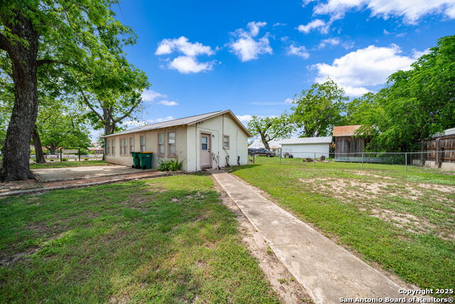 Listing photo id 4 for 1205 Lorenzo