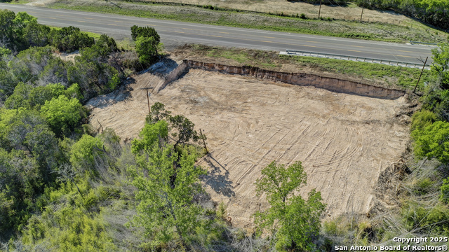 Listing photo id 2 for 3351 Fredericksburg Rd