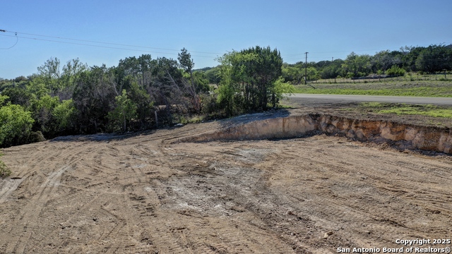 Listing photo id 3 for 3351 Fredericksburg Rd