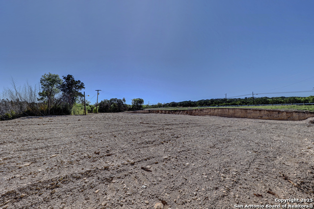 Listing photo id 4 for 3351 Fredericksburg Rd