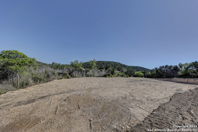 Listing photo id 5 for 3351 Fredericksburg Rd