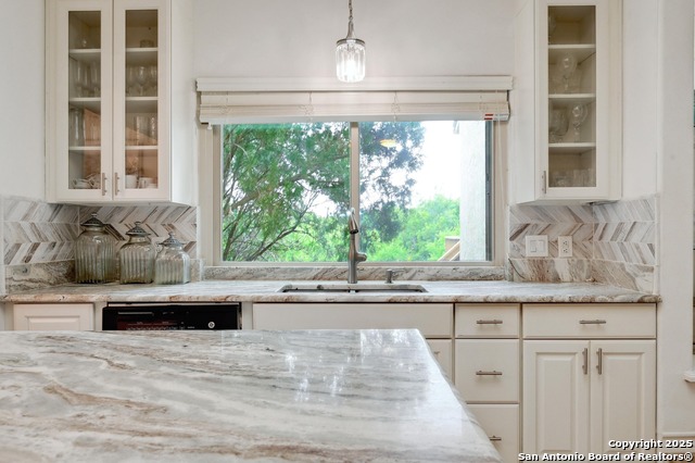 Listing photo id 14 for 11827 Mill Rock