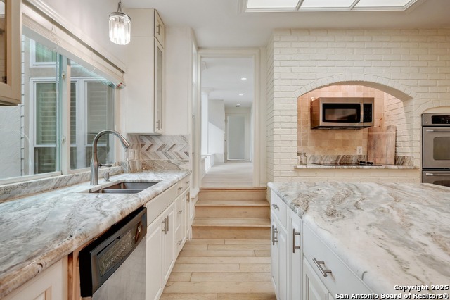 Listing photo id 16 for 11827 Mill Rock