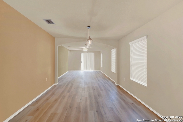 Listing photo id 9 for 8906 Mission Brk