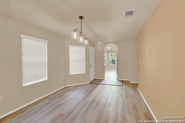 Listing photo id 10 for 8906 Mission Brk