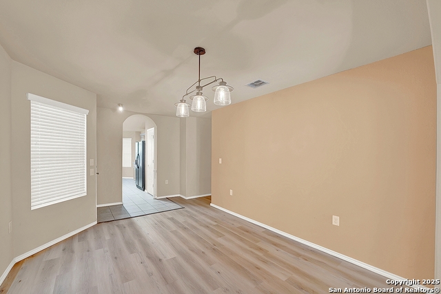 Listing photo id 11 for 8906 Mission Brk