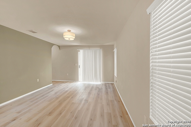 Listing photo id 12 for 8906 Mission Brk