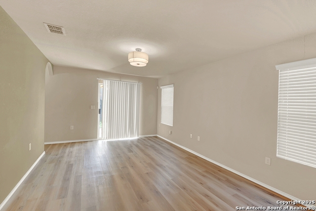 Listing photo id 13 for 8906 Mission Brk
