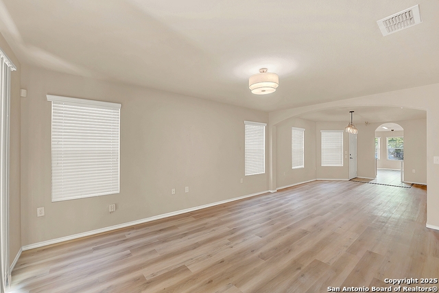 Listing photo id 14 for 8906 Mission Brk