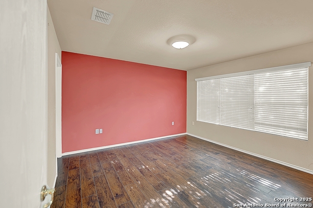 Listing photo id 16 for 8906 Mission Brk