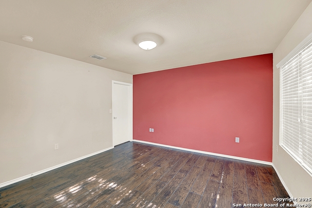 Listing photo id 17 for 8906 Mission Brk