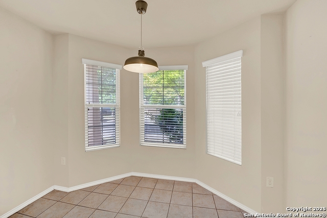Listing photo id 23 for 8906 Mission Brk