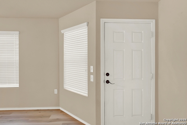 Listing photo id 7 for 8906 Mission Brk