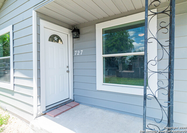 Image 3 of 16 For 727 Brunswick