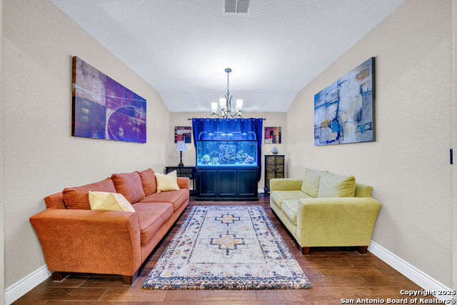Image 14 of 38 For 27510 Valle Verde