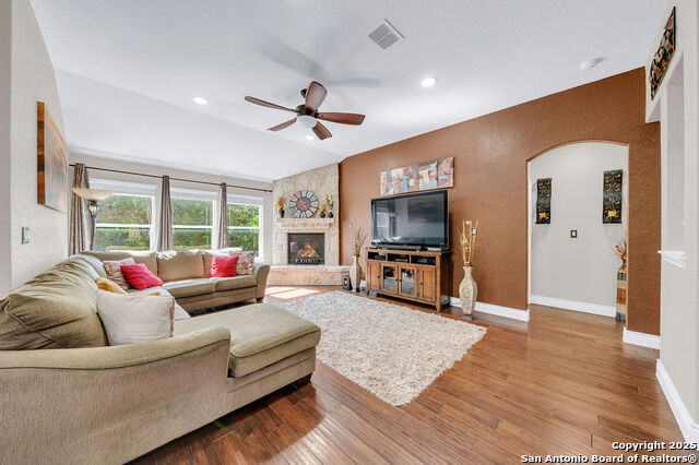 Image 20 of 38 For 27510 Valle Verde
