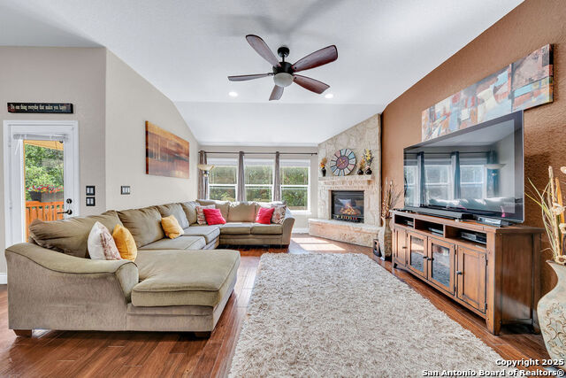 Image 21 of 38 For 27510 Valle Verde