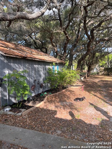 Listing photo id 8 for 930 Houston N