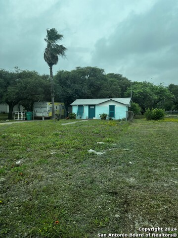 Listing photo id 0 for 930 Houston N