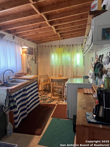 Listing photo id 1 for 930 Houston N