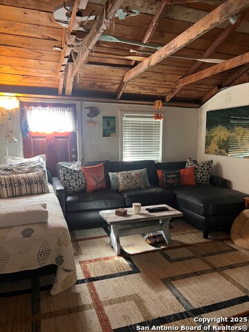 Listing photo id 2 for 930 Houston N
