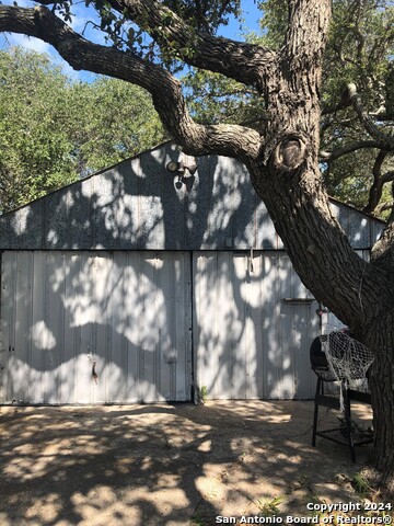 Listing photo id 5 for 930 Houston N