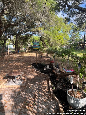 Listing photo id 7 for 930 Houston N