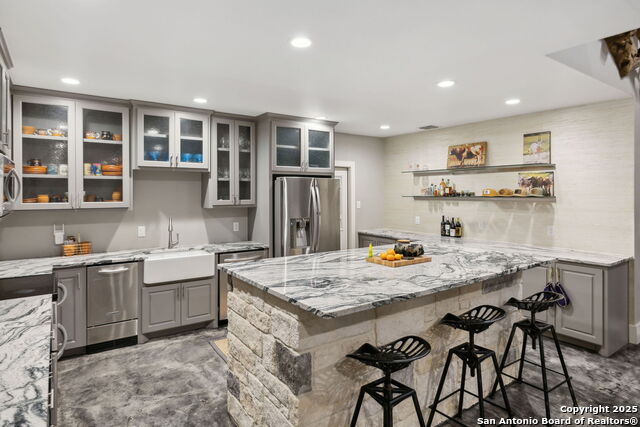 Listing photo id 10 for 148 Lakecreek