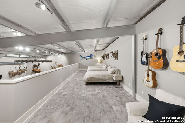 Listing photo id 15 for 148 Lakecreek