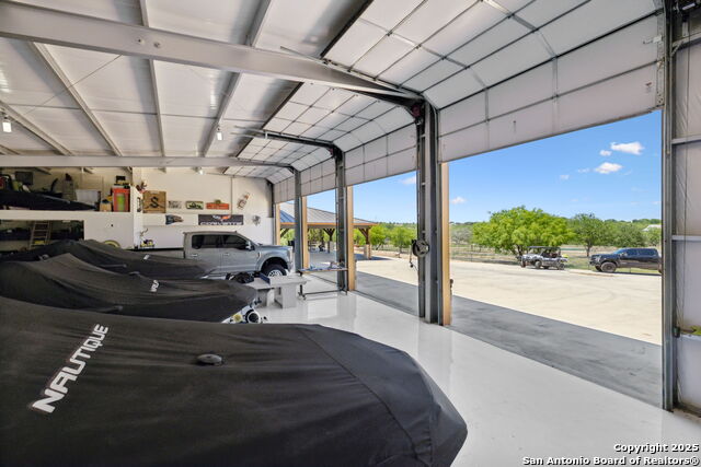 Listing photo id 17 for 148 Lakecreek