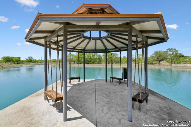Listing photo id 19 for 148 Lakecreek