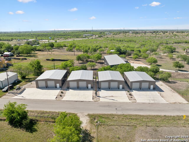 Listing photo id 20 for 148 Lakecreek