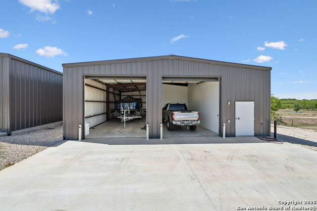 Listing photo id 21 for 148 Lakecreek