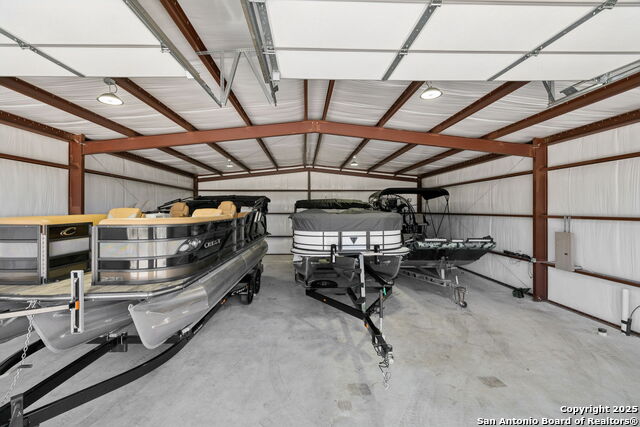Listing photo id 24 for 148 Lakecreek