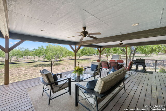 Listing photo id 27 for 148 Lakecreek