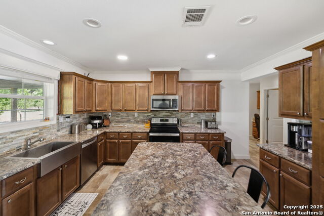 Listing photo id 30 for 148 Lakecreek