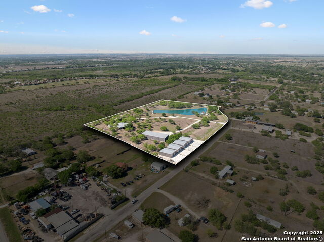 Listing photo id 2 for 148 Lakecreek