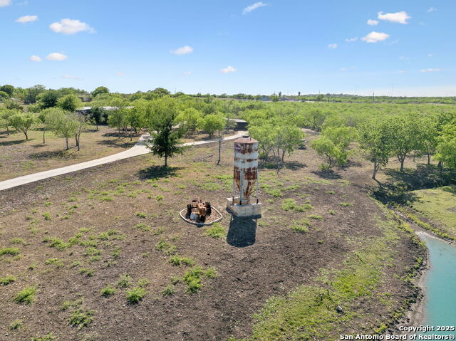 Listing photo id 43 for 148 Lakecreek