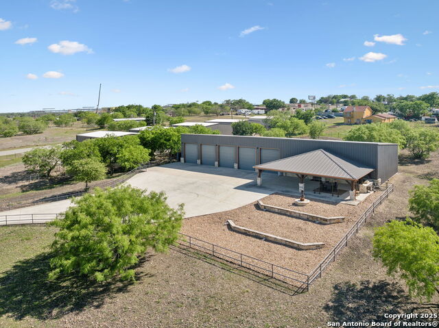 Listing photo id 46 for 148 Lakecreek